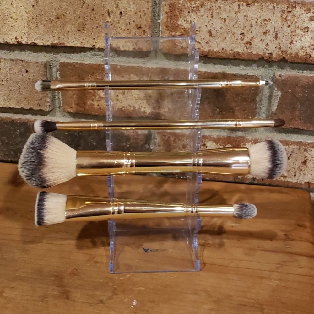 Makeup brush stands